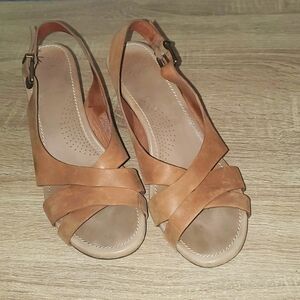 UGG Kennedy leather sling backs. 8.5. Runs a bit small.